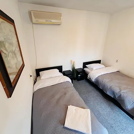 запад Motel
