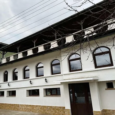 запад *