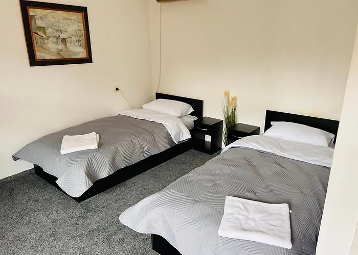 запад 汽车旅馆 *